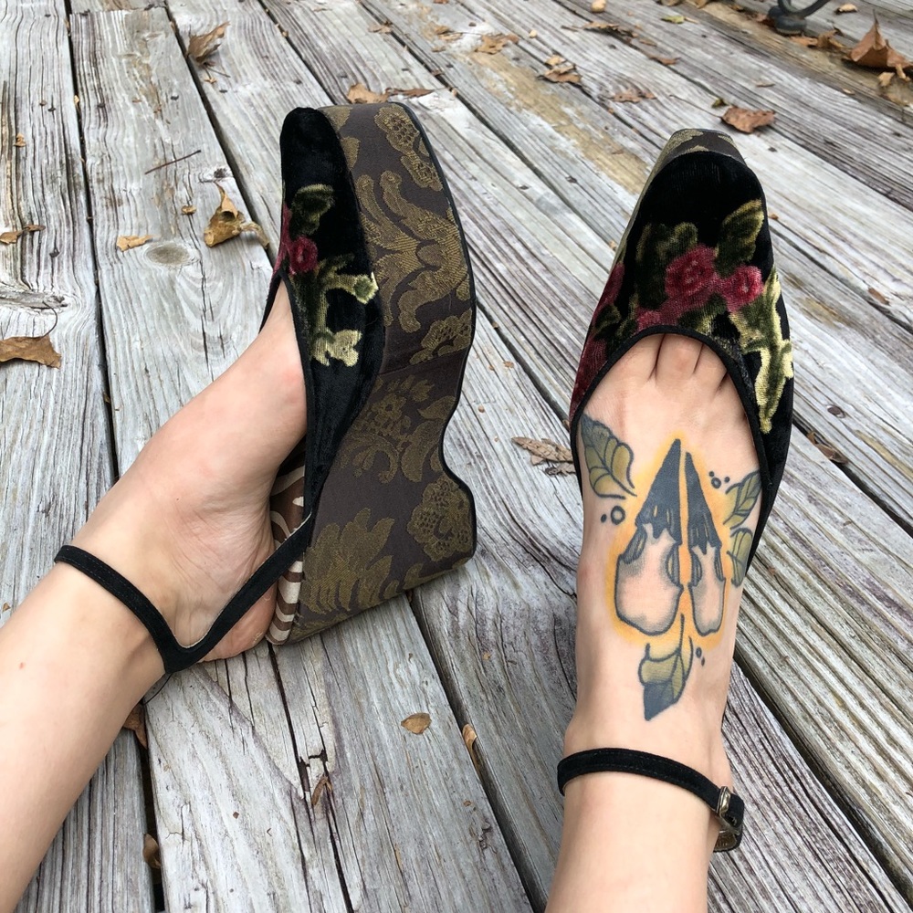 Black Velvet floral platform heels Elisa Ferrari